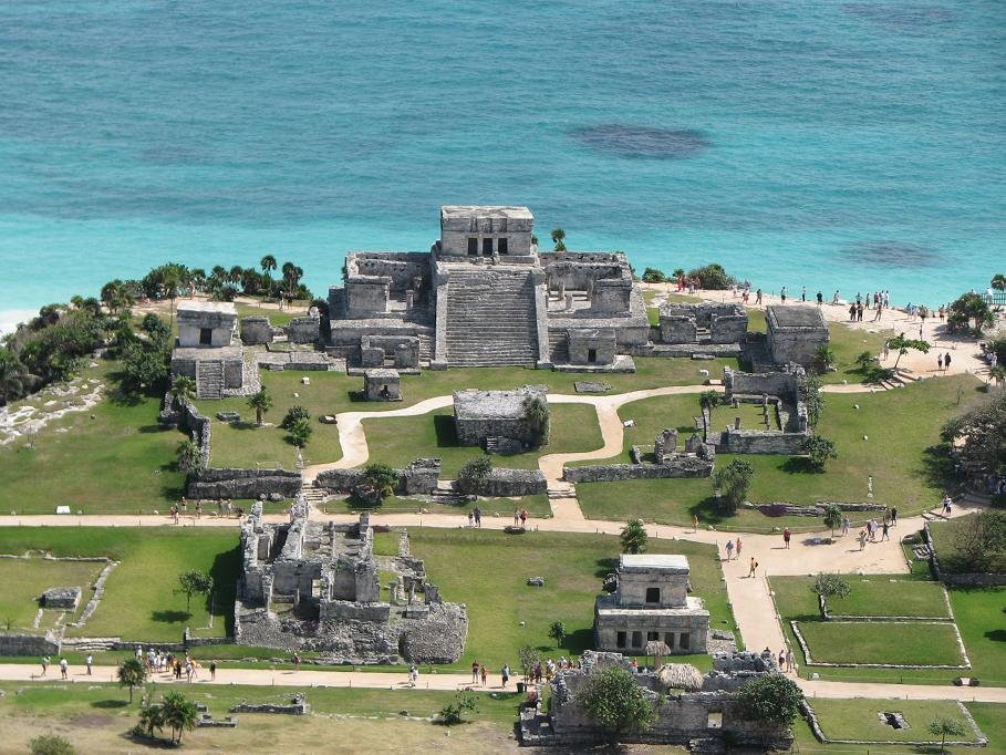 Disfrute de las ruinas de Tulum durante su estancia en una cabaña frente al mar