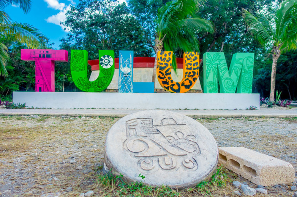 What airport is closest to Tulum?